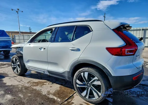 2023 Volvo Xc40 Plus z USA, uszkodzony, nr VIN YV4L12UW6P2108509